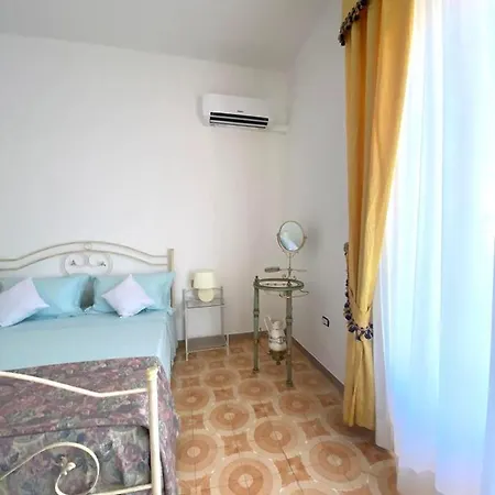 فندق مبيت وإفطار Le Fresie SantʼAntìoco